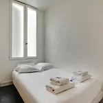 Authentic - 2p - Canal Saint-martin