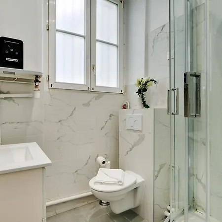 Authentic - 2p - Canal Saint-martin * Παρίσι